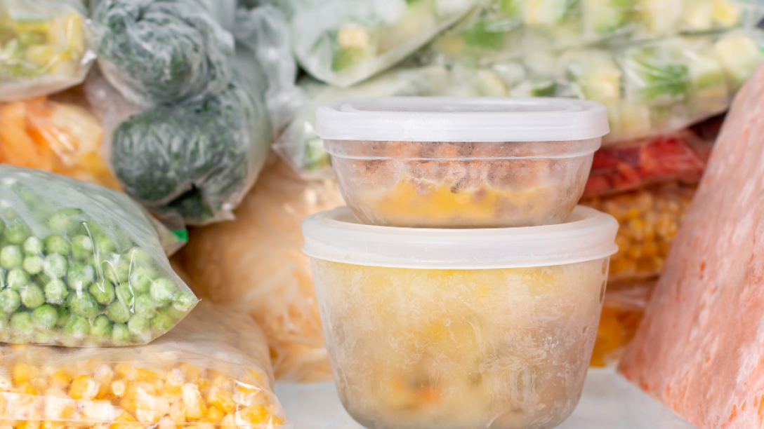 containers with frozen meals and vegetables in them.